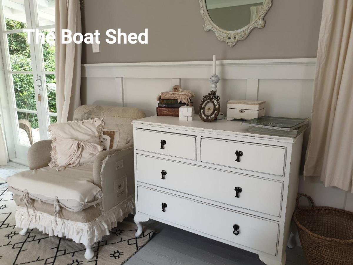 Cabins On Tudor Bed & Breakfast モトゥイーカ エクステリア 写真