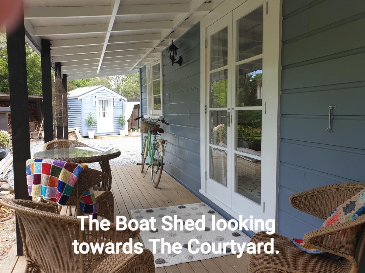 Cabins On Tudor Bed & Breakfast モトゥイーカ エクステリア 写真