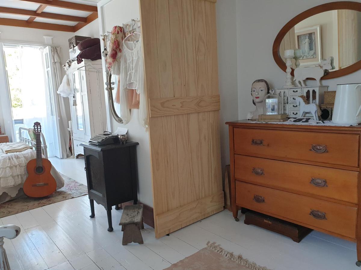 Cabins On Tudor Bed & Breakfast モトゥイーカ エクステリア 写真
