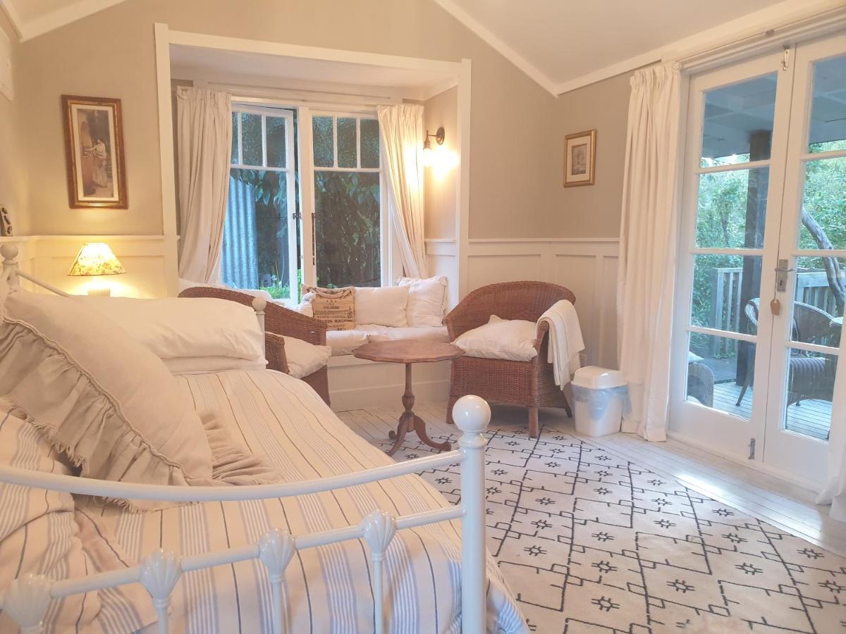 Cabins On Tudor Bed & Breakfast モトゥイーカ エクステリア 写真