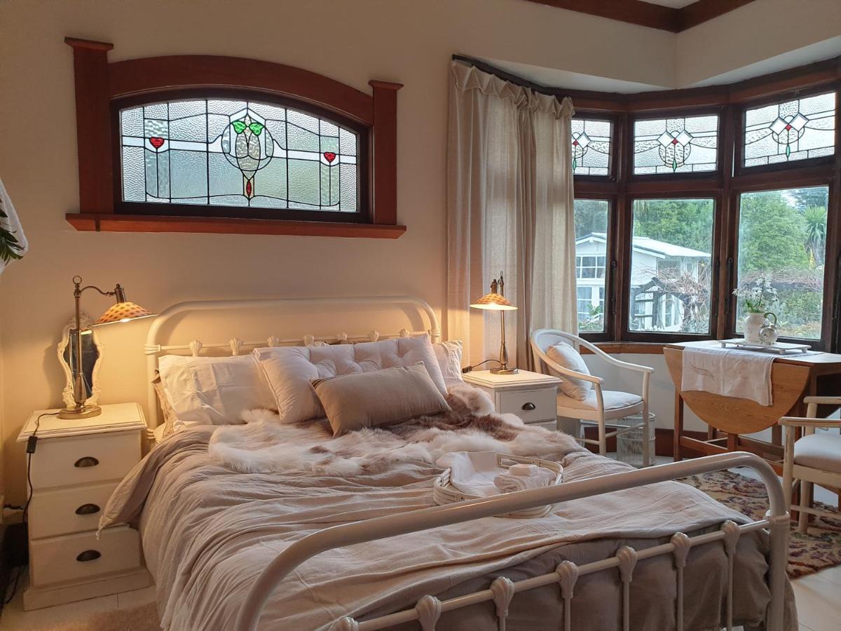 Cabins On Tudor Bed & Breakfast モトゥイーカ エクステリア 写真