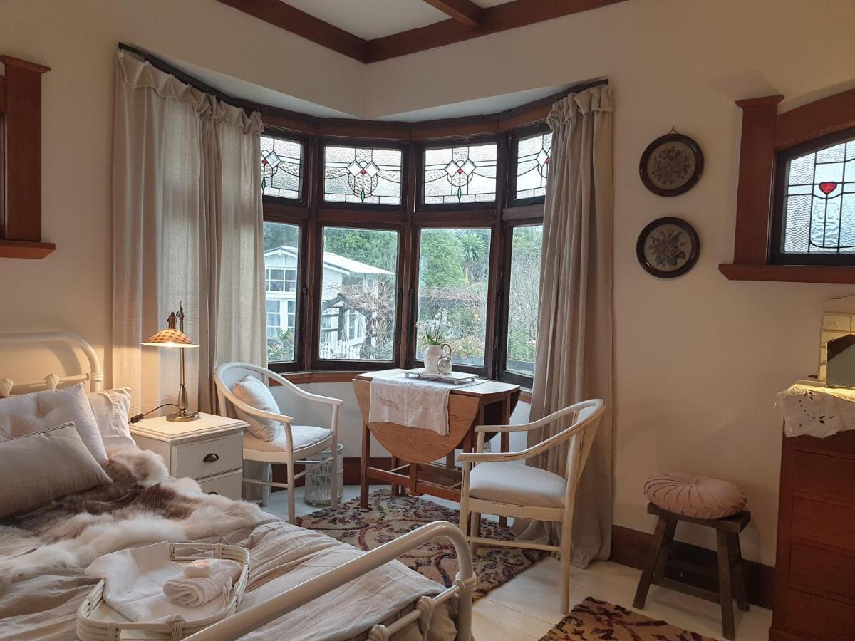 Cabins On Tudor Bed & Breakfast モトゥイーカ エクステリア 写真