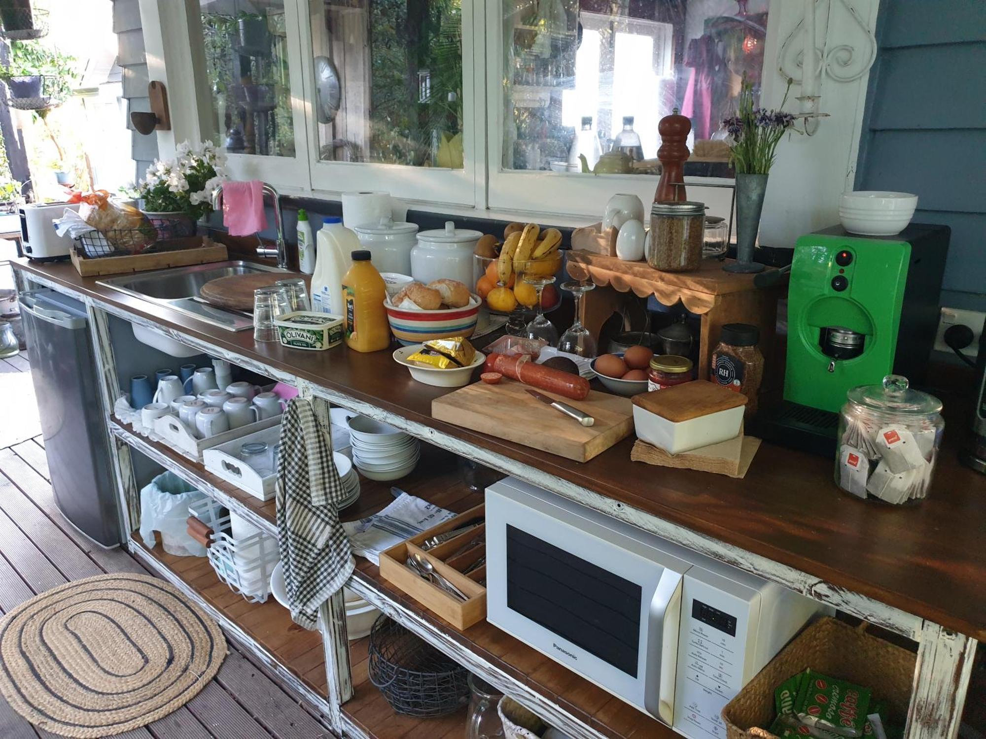 Cabins On Tudor Bed & Breakfast モトゥイーカ エクステリア 写真
